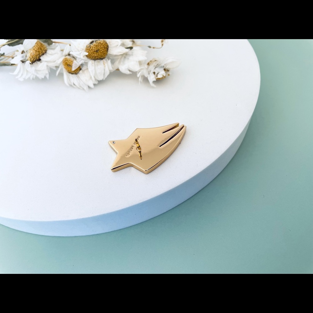 Henri bendel Star Pin - Picture 2 of 5